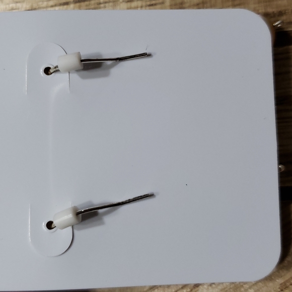 Abalone shell handmade hypoallergenic nickel free earrings. - Picture 3 of 3